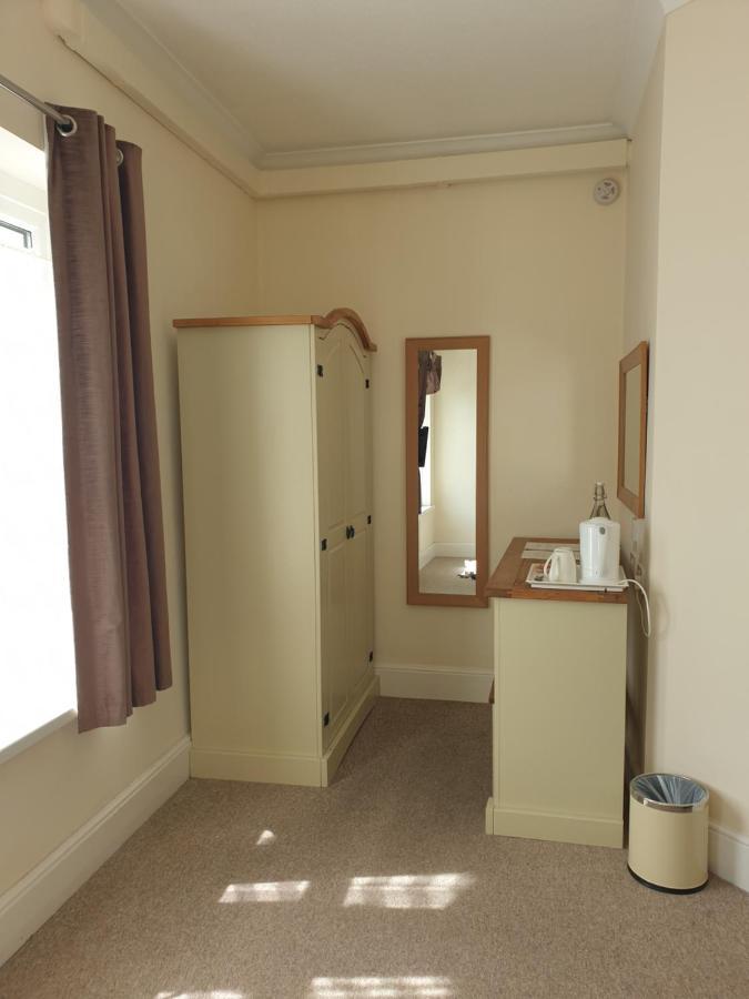 Crofton Guest House เวย์มัธ ภายนอก รูปภาพ
