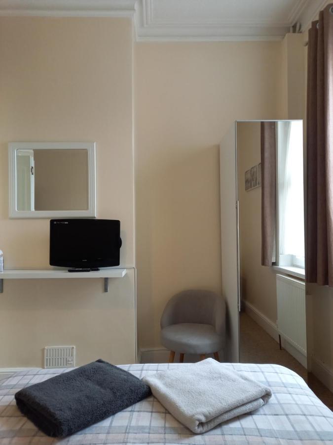 Crofton Guest House เวย์มัธ ภายนอก รูปภาพ